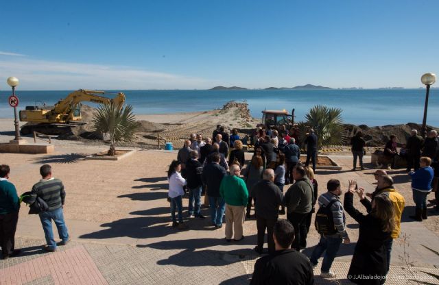 Empiezan a retirar los espigones de Los Urrutias, gracias a la presión ciudadana - 5, Foto 5
