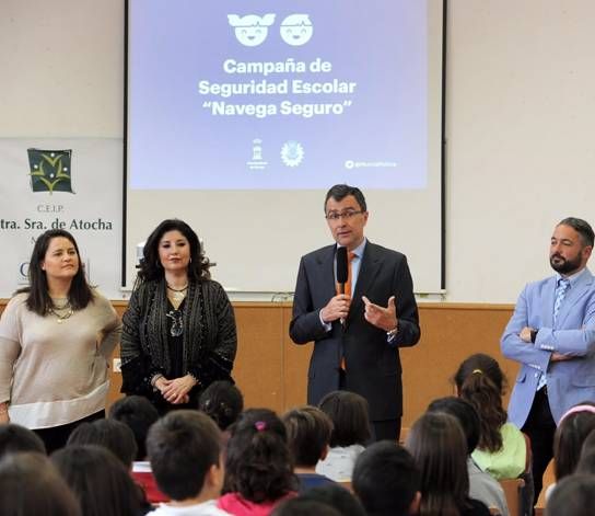 El Ayuntamiento lanza la campaña escolar ´Navega seguro´ para concienciar sobre el buen uso de las redes sociales entre los niños - 1, Foto 1