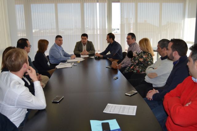 El alcalde reúne al sector hostelero de La Manga para abordar los detalles de la regulación del turismo de bodas - 1, Foto 1