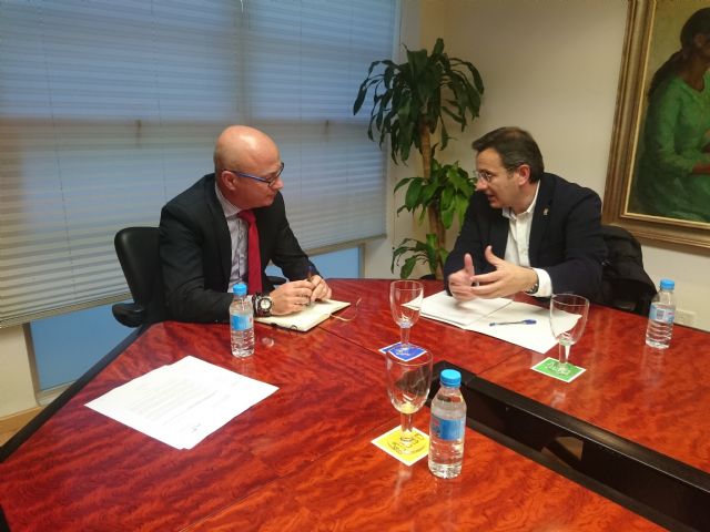 Reunin del Alcalde con consejero de Turismo y Empleo para impulsar el desarrollo econmico del municipio, Foto 1