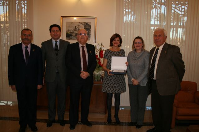 Fotografía de grupo orden: Ángel Pérez Martos, Antonio Sevilla Recio, Salvador Martínez Navarro, María del Carmen Sola Ruiz, María Encarnación García Boj y Andrés Mendoza Pérez, Foto 1