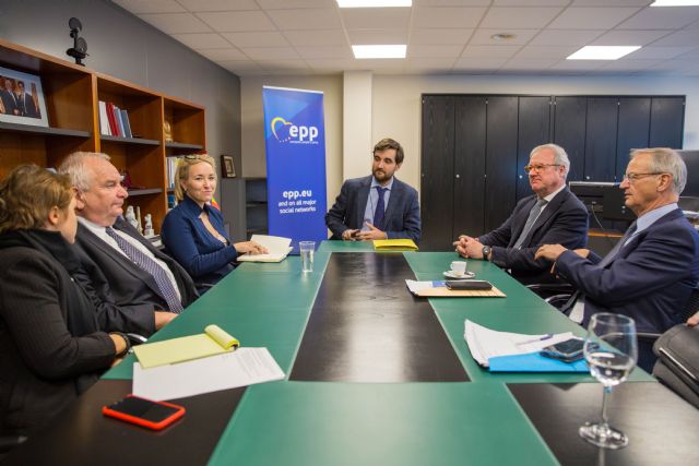 Durante una reunión con el Presidente del Partido Popular Europeo para abordar el futuro de la política de cohesión - 1, Foto 1