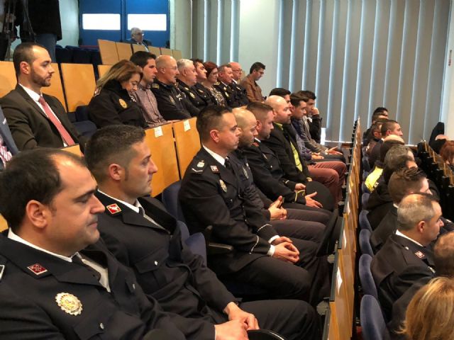 Agentes de la Policía Local de Totana participan en un programa pionero recibiendo formación para prevenir y resolver conflictos, Foto 6