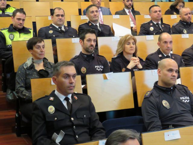 Agentes de la Policía Local de Totana participan en un programa pionero recibiendo formación para prevenir y resolver conflictos, Foto 7