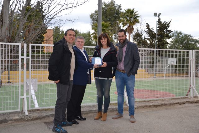El Ayuntamiento entrega 7 desfibriladores a los centros educativos, Policía Local y Protección Civil - 2, Foto 2