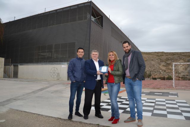 El Ayuntamiento entrega 7 desfibriladores a los centros educativos, Policía Local y Protección Civil - 4, Foto 4
