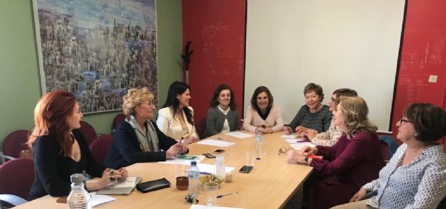 El PP se compromete a promover iniciativas que faciliten el trabajo a las mujeres investigadoras - 1, Foto 1