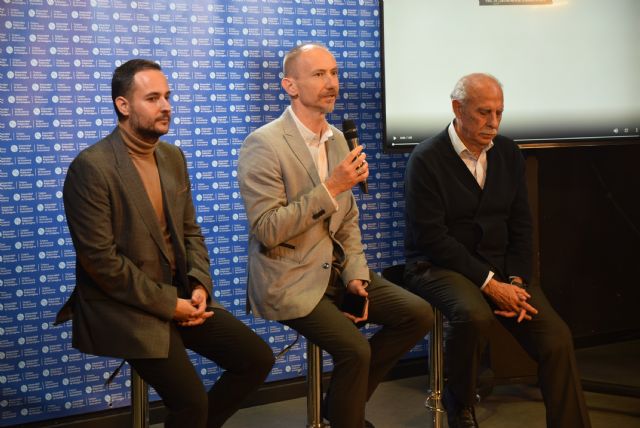 Plataforma LeoCMN - 1, Foto 1