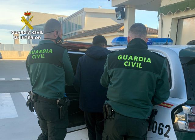 La Guardia Civil detiene en Torre Pacheco a un joven delincuente dedicado a robar en viviendas - 1, Foto 1