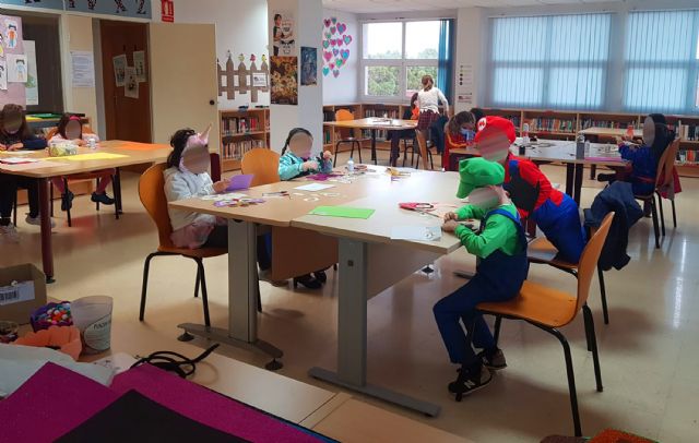 Los más pequeños se lo pasan en grande en los talleres gratuitos de manualidades de Carnaval - 3, Foto 3