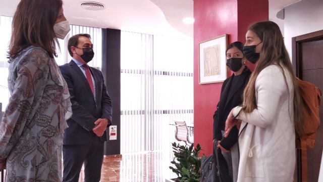 El consejero Antonio Sánchez Lorente recibe a los alumnos de la Universidad Politécnica de Cartagena becados por el Programa Golondrina - 2, Foto 2