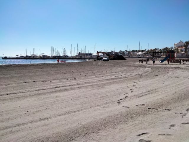 El Ayuntamiento de San Pedro del Pinatar regenera zonas de arena en las playas del Mar Menor - 2, Foto 2