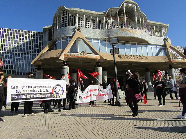 Trabajadoras de Samsic y Frente Obrero se concentran frente a la Asamblea Regional - 1, Foto 1