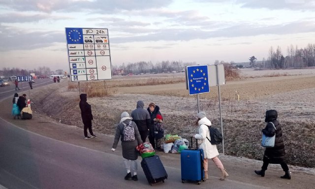 La mitad de las personas que se desplazan en Ucrania son niños - 1, Foto 1