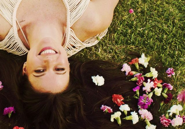 La cantautora venezolana Angie Beiner estrena su nuevo sencillo pop-latino con sonidos tropicales Date - 1, Foto 1