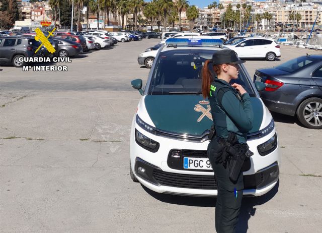 La Guardia Civil sorprende al presunto autor de una serie de robos en vehículos en Águilas - 2, Foto 2