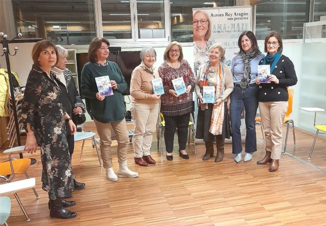 'Ama-Mazu. Entre el azul y el blanco' de Aurora Rey Aragón se cuela en la última reunión del Club de Lectura Leemos para sentir de la Biblioteca de Ciudad Real - 1, Foto 1