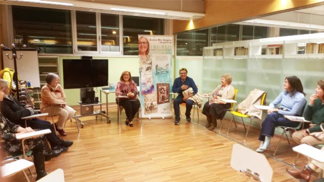 'Ama-Mazu. Entre el azul y el blanco' de Aurora Rey Aragón se cuela en la última reunión del Club de Lectura Leemos para sentir de la Biblioteca de Ciudad Real - 2, Foto 2
