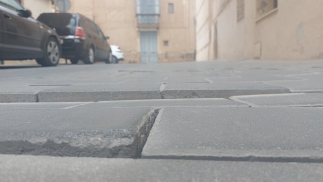 Adjudican el contrato para la redacción del proyecto tendente a la reparación del pavimento de adoquín en varias calles del casco urbano
