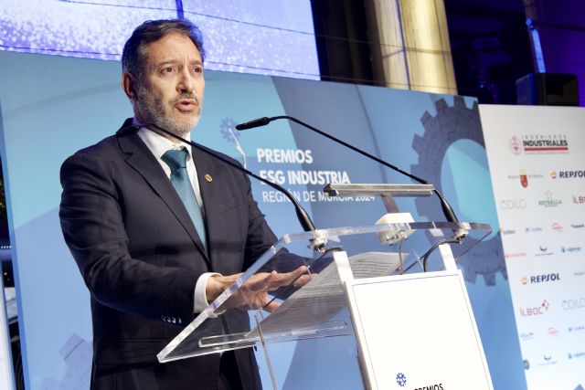 Carlos Egea recibe el Premio Honorífico de los Ingenieros Industriales por su compromiso con la Industria - 2, Foto 2
