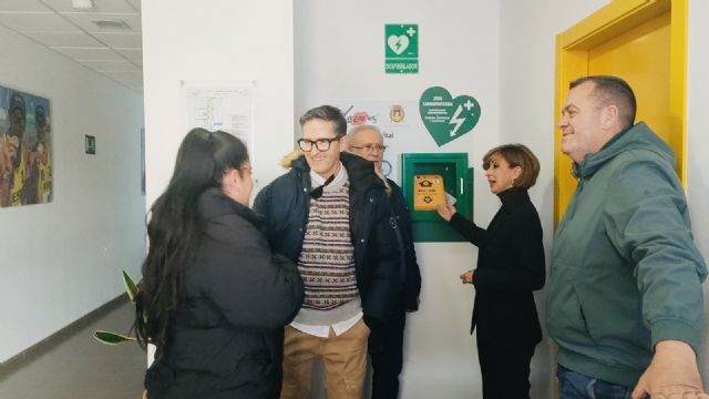 Lorca refuerza su red de espacios cardioprotegidos con un nuevo desfibrilador en el Centro Internacional de Vóley Playa - 2, Foto 2