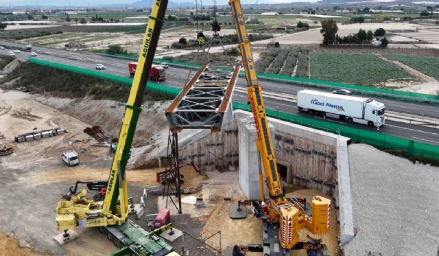 Adif AV avanza en la construcción del viaducto sobre la autovía A-7, en la LAV Murcia-Almería a su paso por Totana, Foto 2