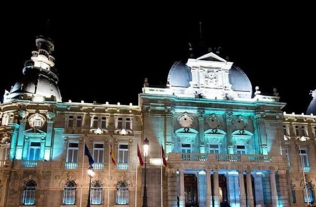 El Palacio Consistorial, entre los 265 monumentos iluminados de azul en el Dia Mundial de la Concienciacion sobre el Autismo - 1, Foto 1