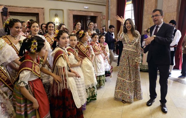 Ana Guerra derrocha simpatía entre sus fans murcianos como Madrina de las Tunas en las Fiestas de Primavera - 2, Foto 2
