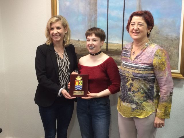 Recepción en el Ayuntamiento de Molina de Segura a la molinense María Martínez Benito, Premio Extraordinario de Enseñanzas Artísticas Profesionales de la Región de Murcia, en la modalidad de Danza Contemporánea - 1, Foto 1