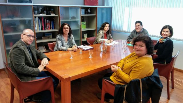 El consejero de Salud se reúne con la Federación de Asociaciones de Familias de Personas Sordas de la Región - 1, Foto 1