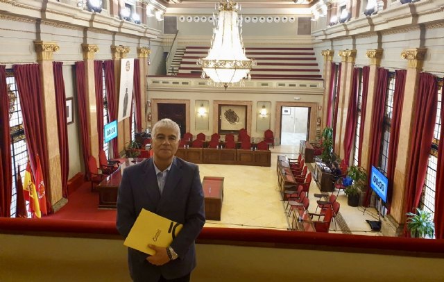El candidato a la Alcaldía de Murcia por Somos Región asiste al pleno del Ayuntamiento, acompañando a los vecinos y a distintos colectivos ciudadanos - 1, Foto 1