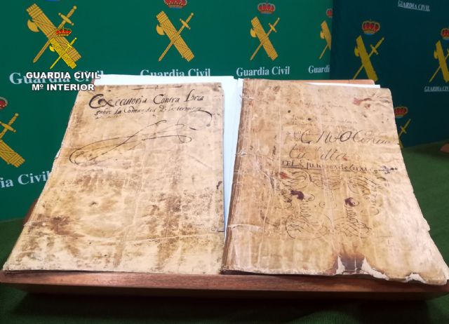 La Guardia Civil recupera siete libros y una veintena de legajos con documentos históricos de la Región de Murcia, Foto 8