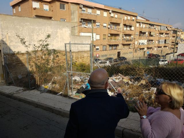 Ciudadanos denuncia el un foco insalubre en la confluencia de las calles Salud y Posada en el barrio de San Antón - 1, Foto 1