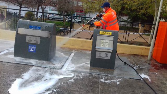 El Ayuntamiento de Caravaca intensifica el Plan de Choque de Desinfección en zonas sensibles y exteriores de servicios esenciales para combatir la propagación del COVID-19 - 1, Foto 1