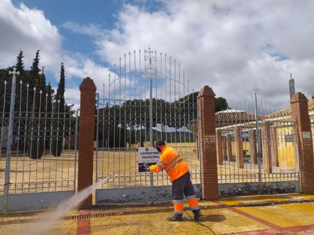 El Ayuntamiento de Caravaca intensifica el Plan de Choque de Desinfección en zonas sensibles y exteriores de servicios esenciales para combatir la propagación del COVID-19 - 3, Foto 3
