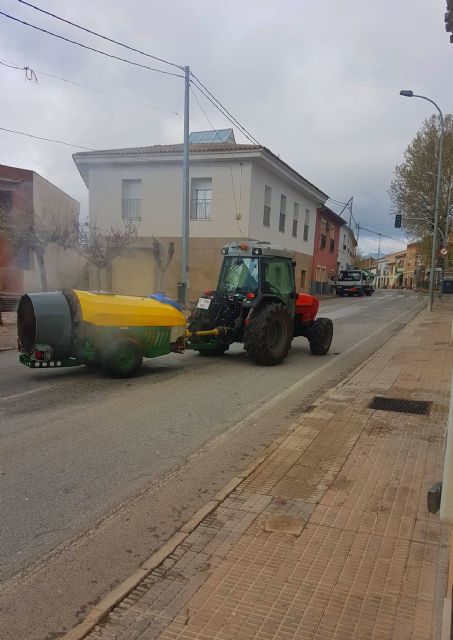 El Ayuntamiento de Caravaca intensifica el Plan de Choque de Desinfección en zonas sensibles y exteriores de servicios esenciales para combatir la propagación del COVID-19 - 5, Foto 5