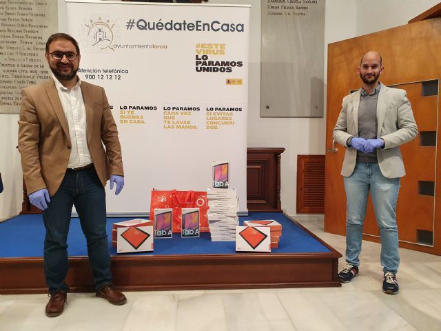 Lorca dona 25 tablets a las residencias de mayores para acortar distancias entre los usuarios y sus familias durante el confinamiento - 1, Foto 1
