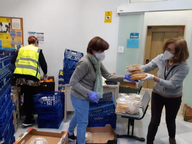 Derechos Sociales reparte alimentos a 125 personas en exclusión social - 2, Foto 2