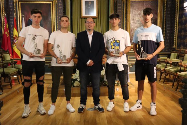 Jugadores mazarroneros reconocidos por haber sido subcampeones de España de fútbol playa juvenil, Foto 1