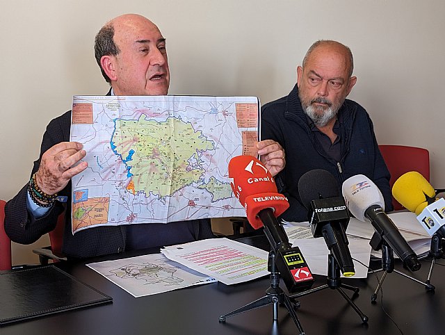 CEBAG mantiene una reunión con el alcalde de Totana, Foto 2