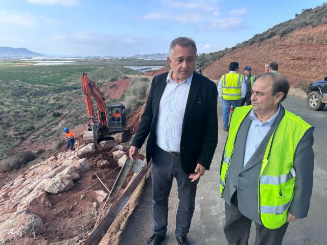Fomento refuerza los taludes dañados por las lluvias en la carretera que une las pedanías lorquinas de El Garrobillo y Ramonete - 1, Foto 1