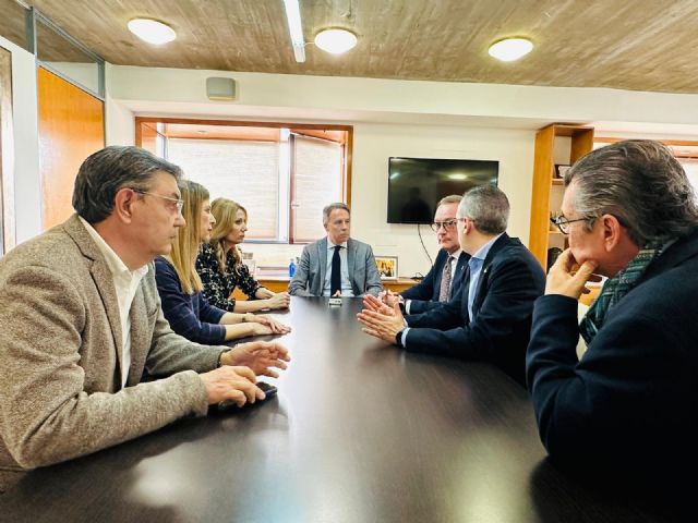Lorca refuerza el relevo generacional del arte del bordado de la mano de dos nuevos proyectos para desempleados - 1, Foto 1