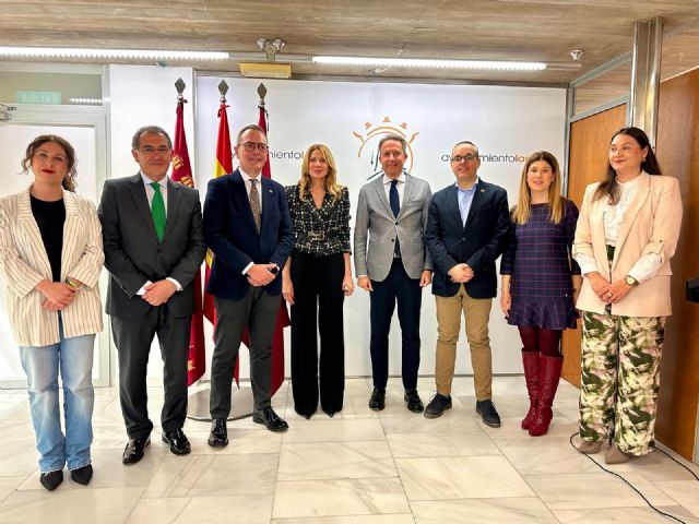 Lorca refuerza el relevo generacional del arte del bordado de la mano de dos nuevos proyectos para desempleados - 2, Foto 2