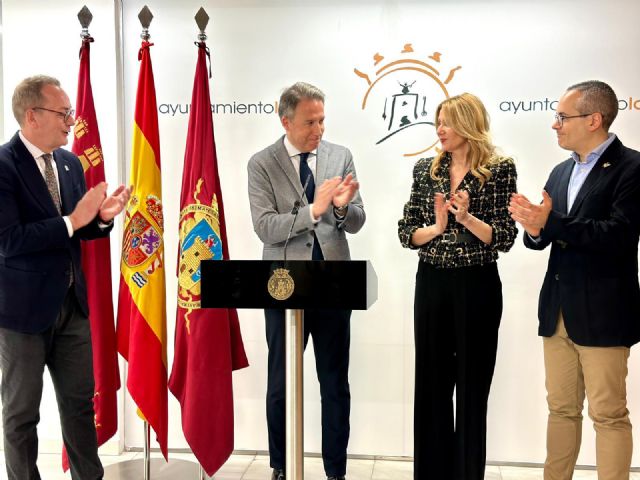 Lorca refuerza el relevo generacional del arte del bordado de la mano de dos nuevos proyectos para desempleados - 3, Foto 3