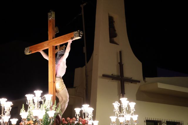 El Cristo del Mar Menor vuelve a iluminar la noche pinatarense en un Vía Crucis de profunda emoción - 4, Foto 4