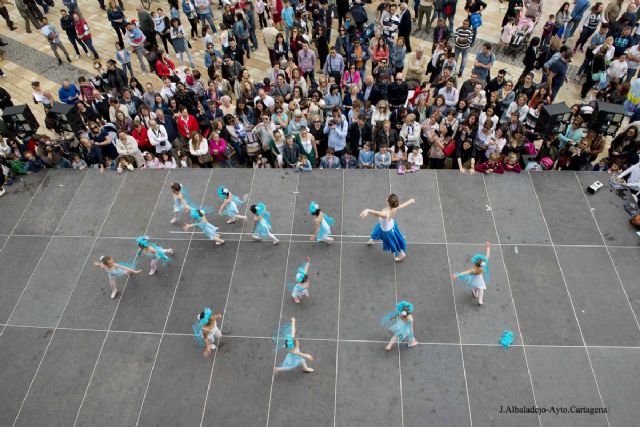 Música y coreografías en la calle conmemoraron la fiesta de la danza en Cartagena - 3, Foto 3
