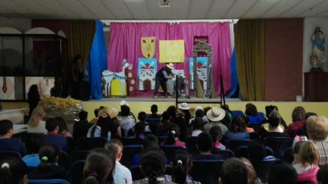 El teatro y las tradiciones unen a mayores y pequeños por el Día Europeo de la Solidaridad Intergeneracional - 3, Foto 3