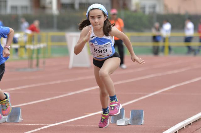 Una treintena de atletas del Club Atletismo Alhama presentes en la 