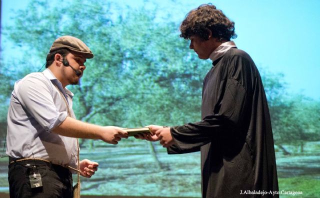 Los alumnos del Instituto Ben Arabi representan la obra teatral Viento del Pueblo a beneficio de la Asociacion Pablo Ugarte con la colaboracion de la Concejalia de Educacion - 1, Foto 1