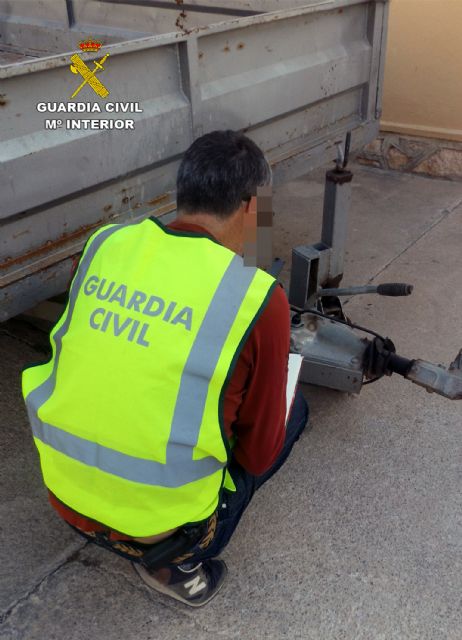 La Guardia Civil detiene a dos personas dedicadas a sustraer objetos en fincas y granjas de Lorca, Foto 3